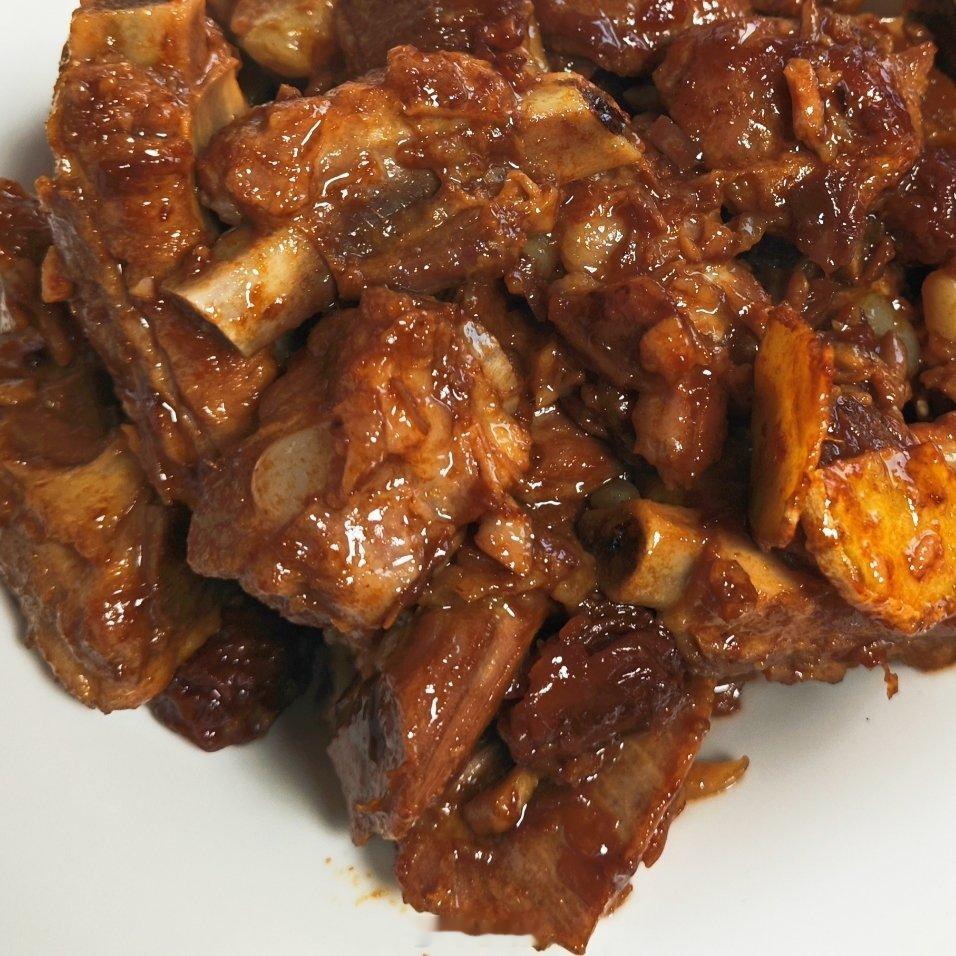 以前看池莉写《来来往往》林珠和康伟业去吃潮州菜，明炉鲈鱼拿青梅调味，拿白醋就是糊