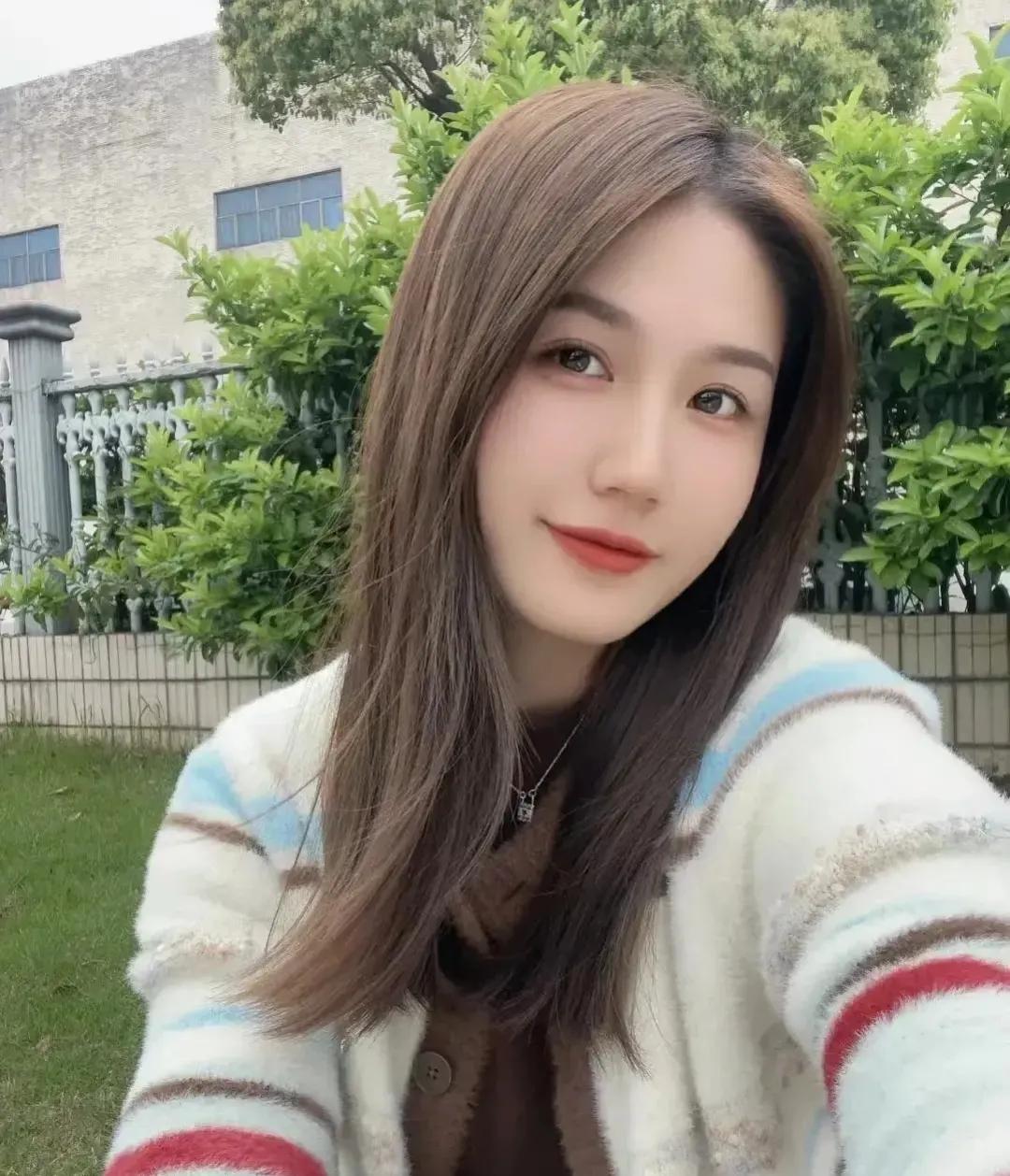 身为85后的我，经历了失败的婚姻，独自承受了六年的孤独与辛酸。如今想要再婚，却又