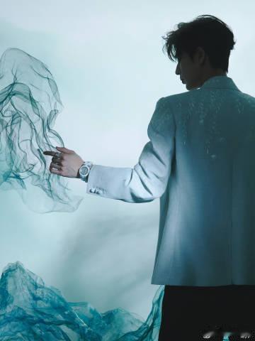 张凌赫谈演员的社会责任张凌赫说会听取帮助自己的声音 听到来自粉丝的反馈，张凌赫感