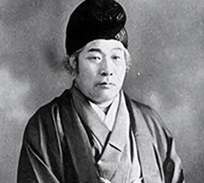 怪不得日本这么着急想跟咱们打一仗，日本出了个特别神的预言家叫王仁三郎，他最出名的