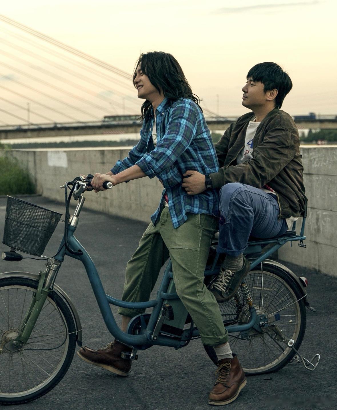 尹正的猫和张驰同名巴音布鲁克之王和王后入围了微博年度电影银幕搭档TOP5，驰强的
