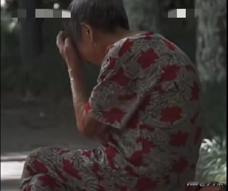 近日，北京密云，一男子想让母亲把老房子登记在自己名下，母亲不同意，一开始男子还好