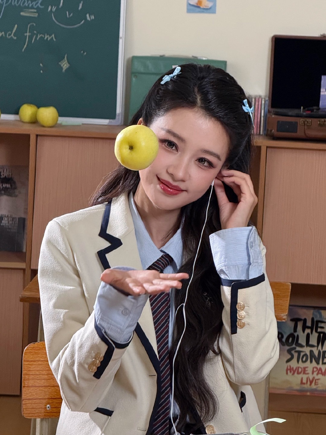 孙怡跑过来这段孙怡怎么能这么甜呢，亲亲跑过来这一段我的心都要化了，这种小甜歌真的