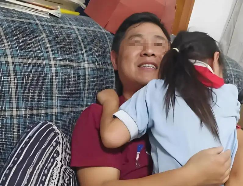 顶住流言领养12岁盲童，上海男子花25万治眼，看清那一刻全网泪目

你相信没有血