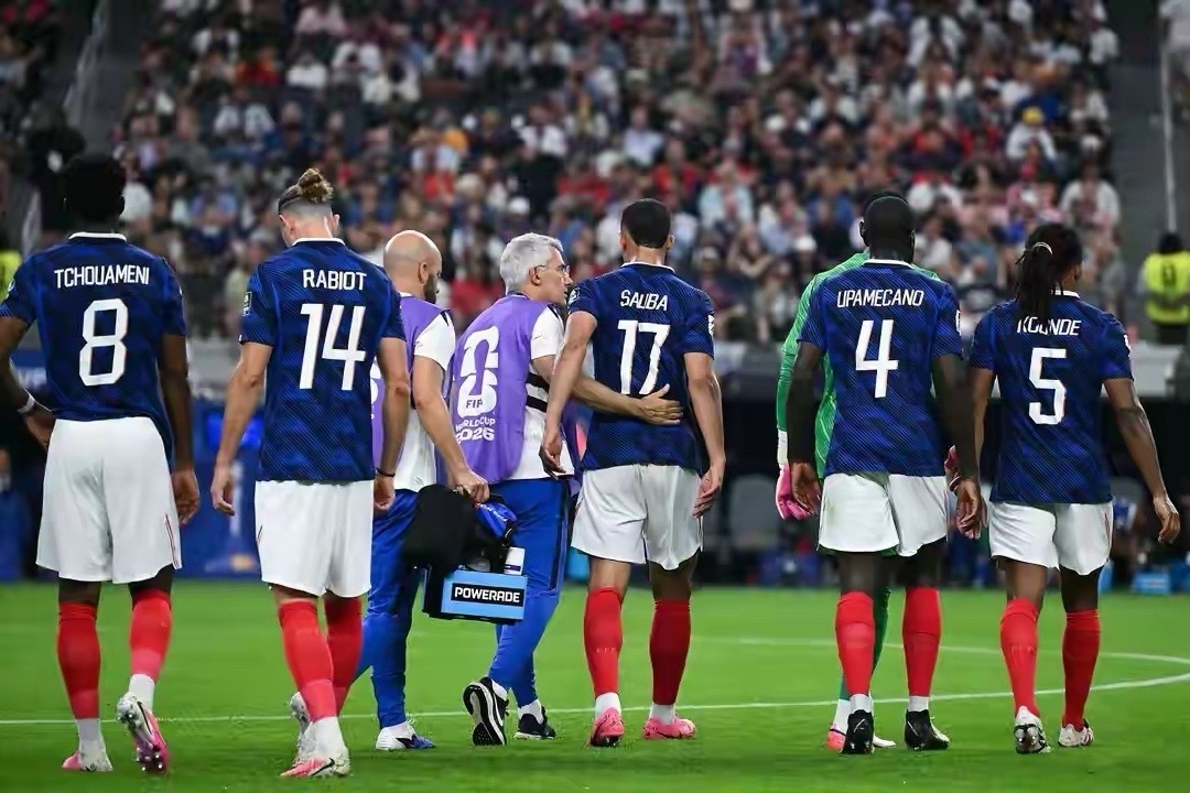 大人打小孩！西班牙2-0法国，晋级决赛，真想不到，西班牙踢法国就像打小孩一样！姆