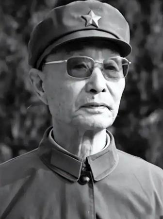1964年，张爱萍到甘肃酒泉国防基地视察，却意外撞见10多个挎着帆布包的战士，他