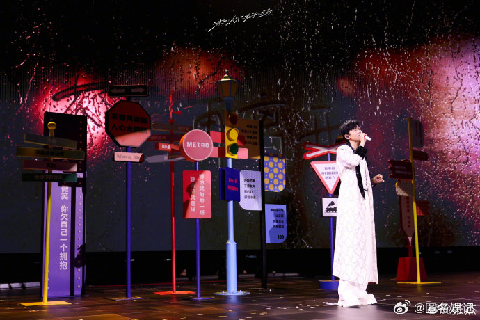 张杰张杰未你好吗跨年演唱会  被张杰演唱会的伴手礼和细节打动！不仅舞台顶级，对粉