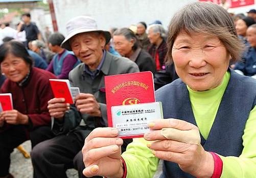 人过60，养老的底气，从来都在自己手里
 
人到六十，半生风雨走过，晚年的幸福究