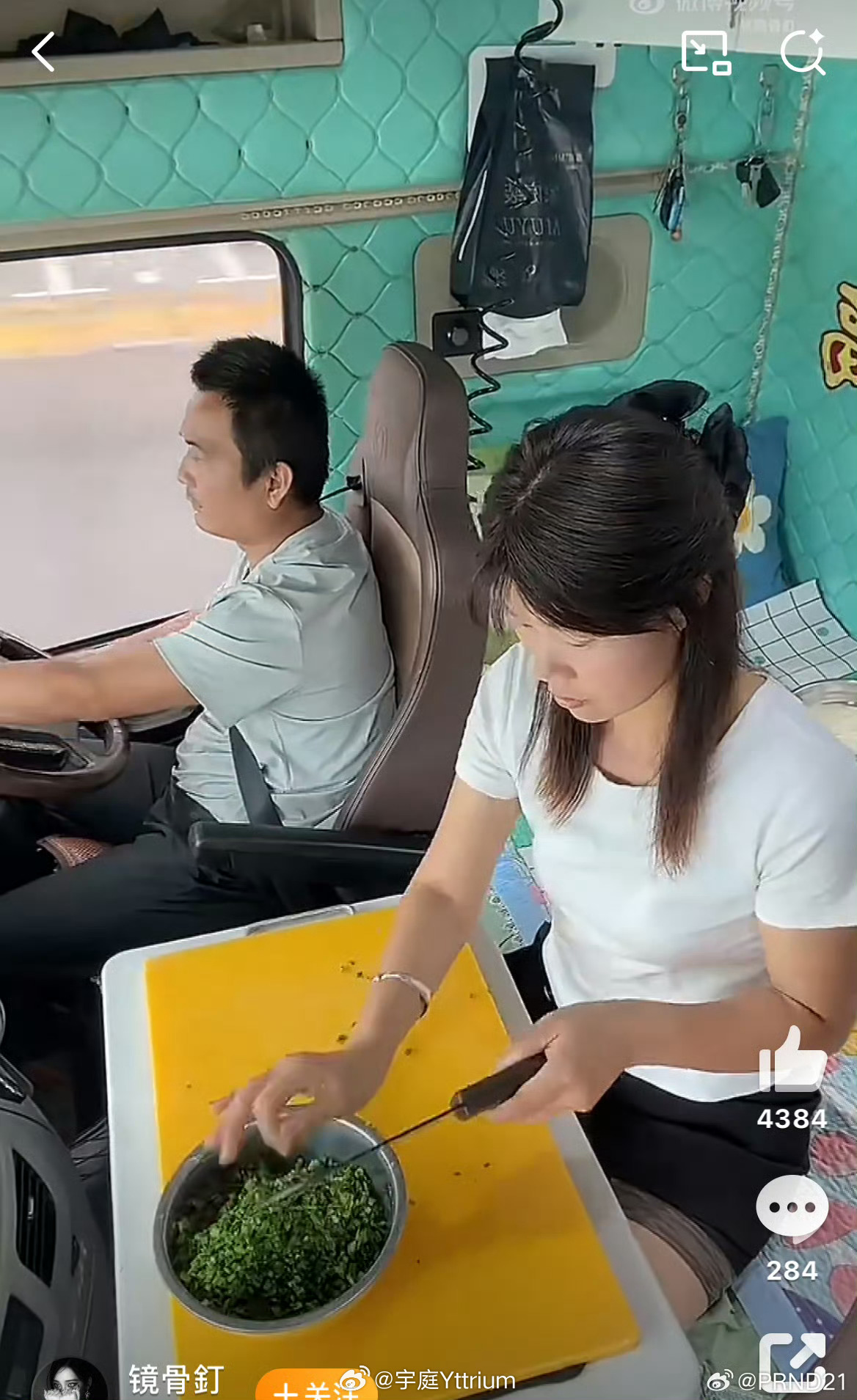 中国夫妻在卡车上包饺子的视频在外网火了大卡车这种马路杀手。驾驶员却连自己的行车安