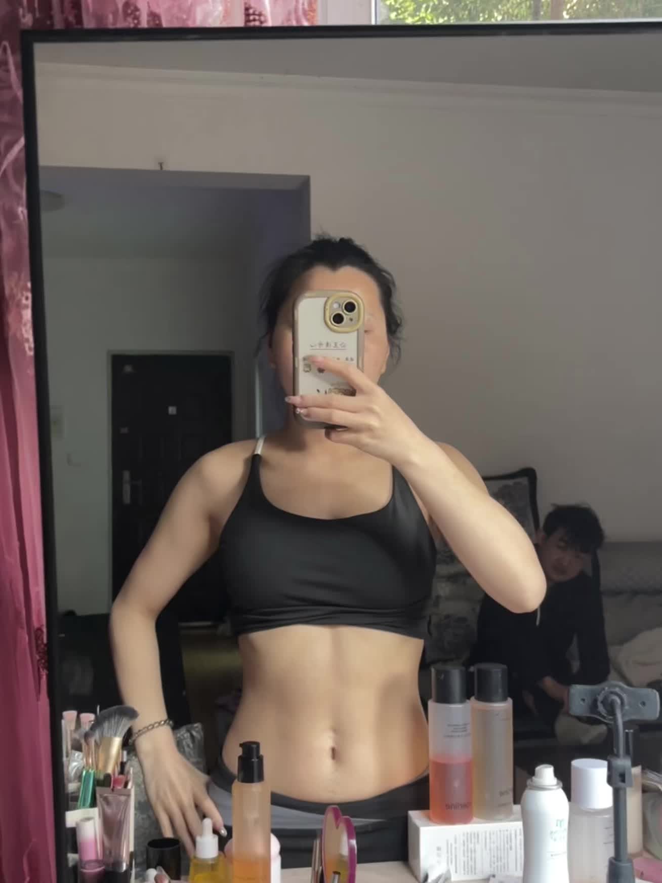 千万不要放弃，你要相信，你少吃的每一口，你跑的每一步都能慢慢的在你的身上看得到~