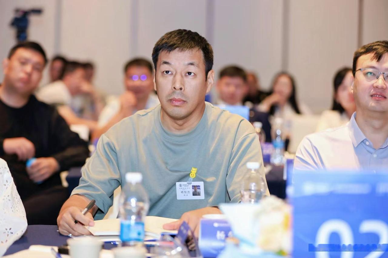 战略导航三大反差原理：
①视角反差：管理是向外 管理是向内
②时间反差：战略