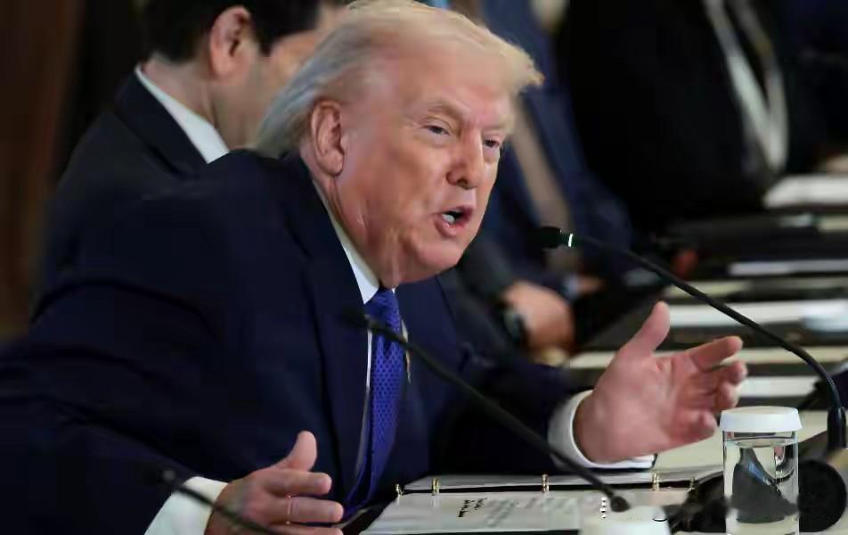 特朗普宣布：凡是与伊朗有商业往来的国家，在与美国商业往时一律征收25%的关税。美