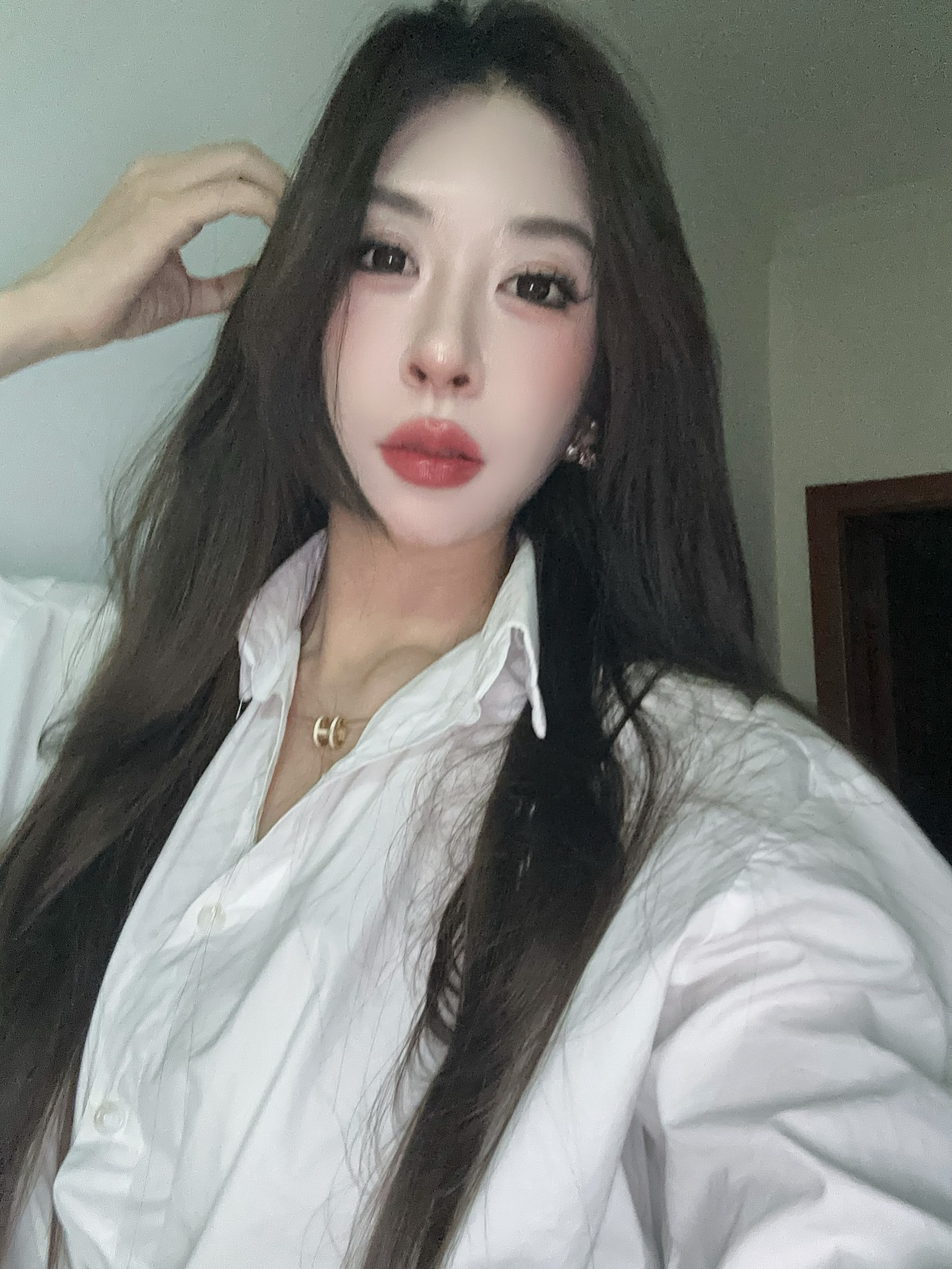 我k，拍的照片感觉有些高糊，用了画质修复，感觉有种ai感有没有？ ​​​