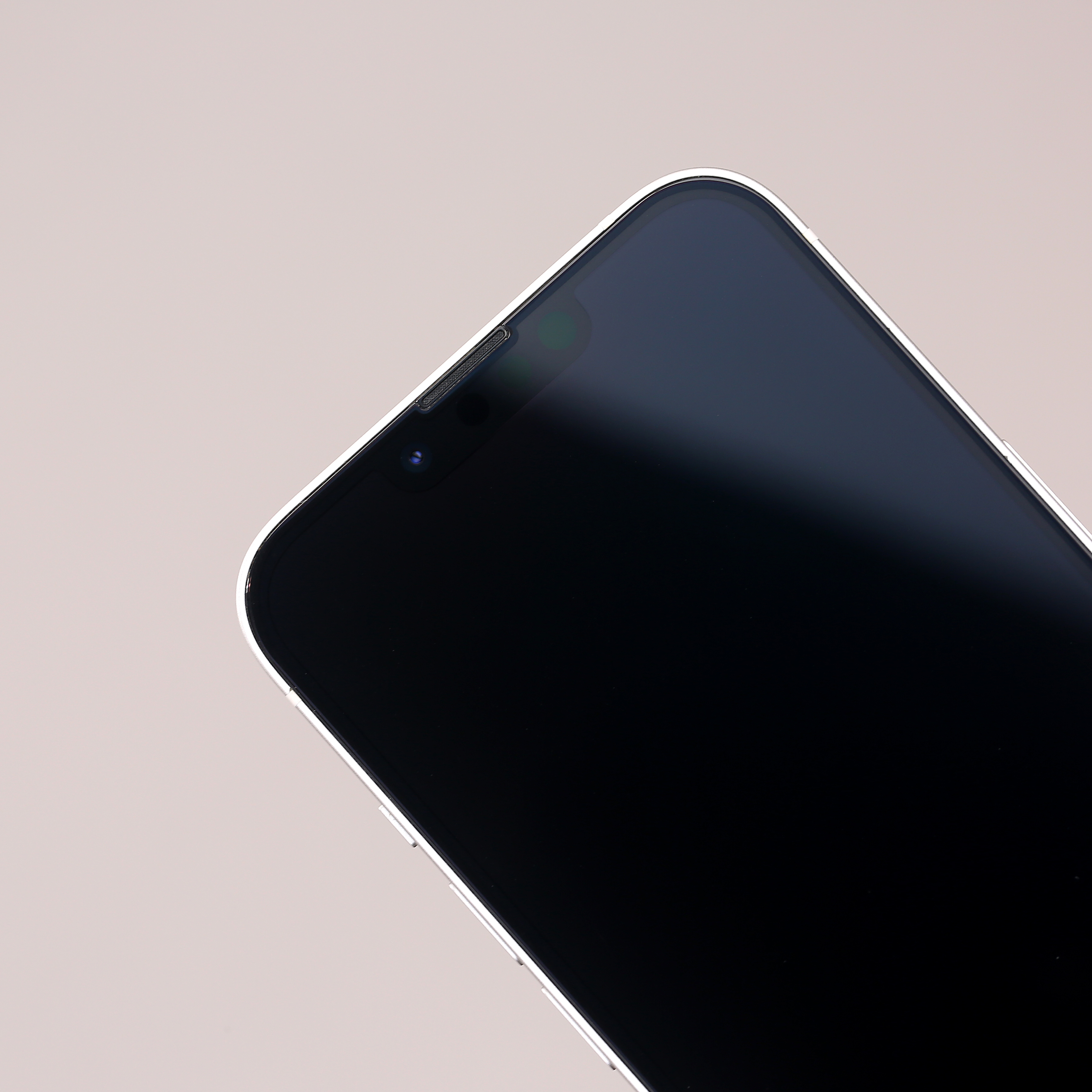 17e/16e 玻璃 AR 膜搞好了明天上架。定制款的听筒特别设计版，更沉浸一体