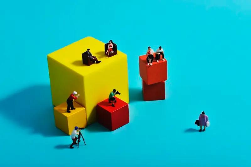 世界充满了不确定，世界的生态、地球的碳构造体、损毁严重、生态挑战严峻，恢复自然、