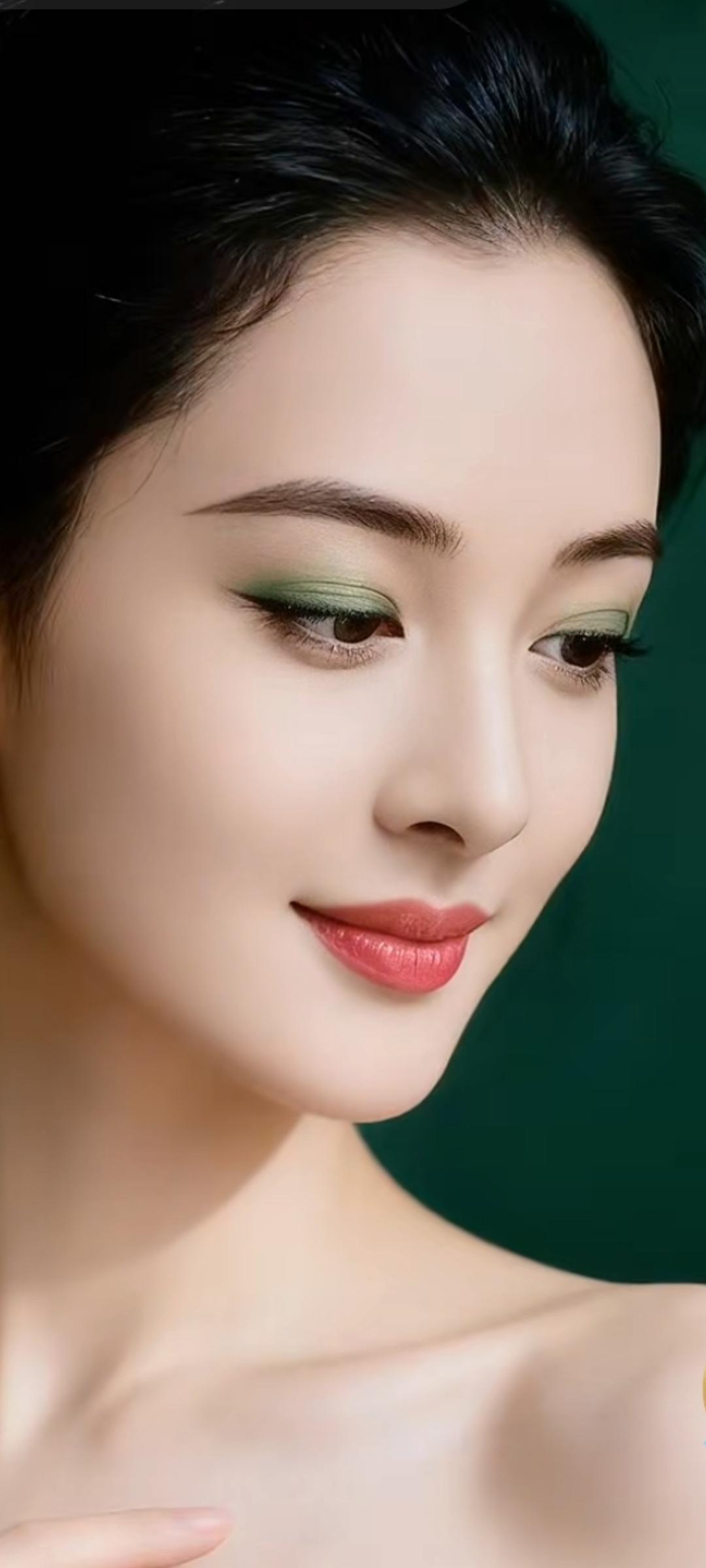 优雅妆容，清新自然，气质满分！