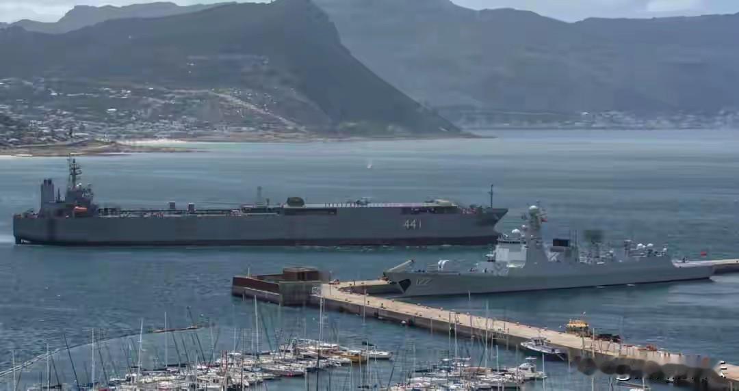 伊朗“巨无霸”抢镜金砖军演！12万吨排水量碾压052D！

金砖国家“和平意志-