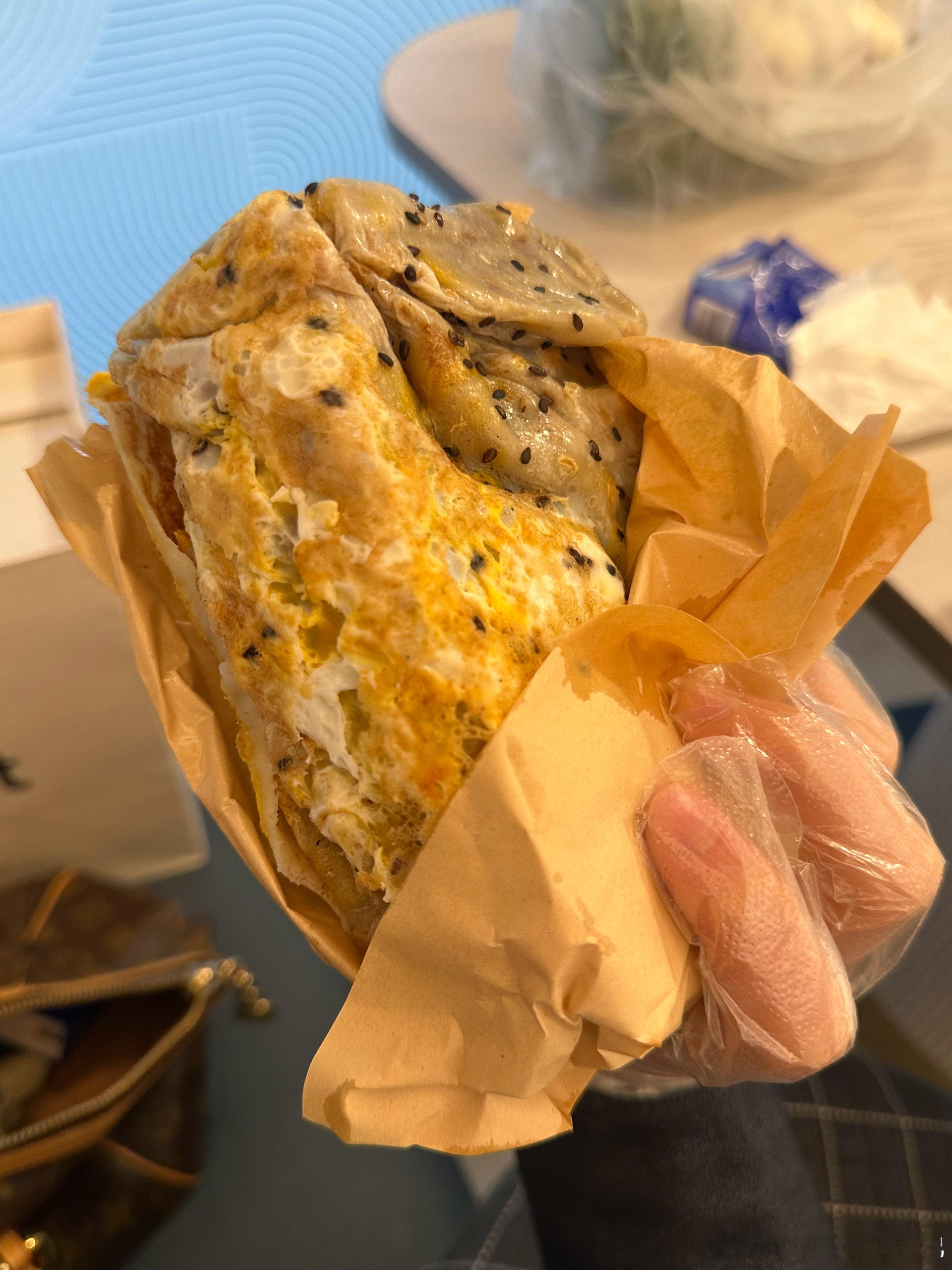 🥚南京小吃南京好多美味的小吃！！随便吃吃就很幸福☁️饭团 好喜欢加了麻团的乌米