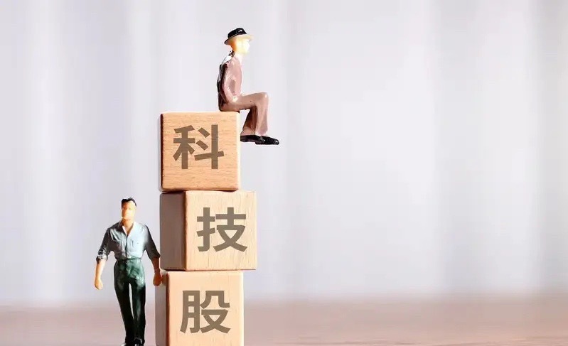 科技股全线反弹，大盘收复4000点，感动全体股民！明天还能不能继续涨？今日市场走