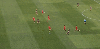 又落后！对手快速反击：中国女足1-2澳大利亚女足。
尽管下半场开始后一直都是大部