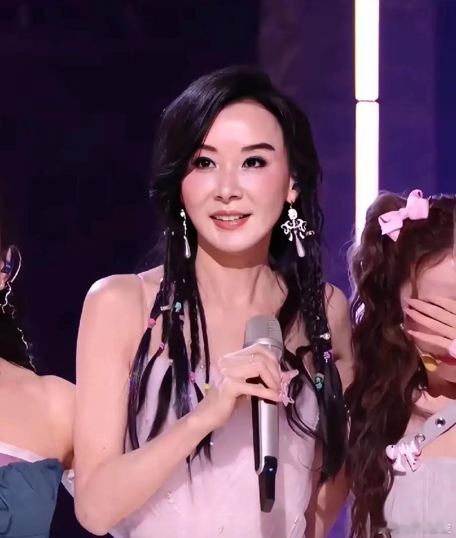 萧蔷应该去吐槽大会，她真的太有梗了，说话条理清晰，完全就是才女来的。浪姐之所以没