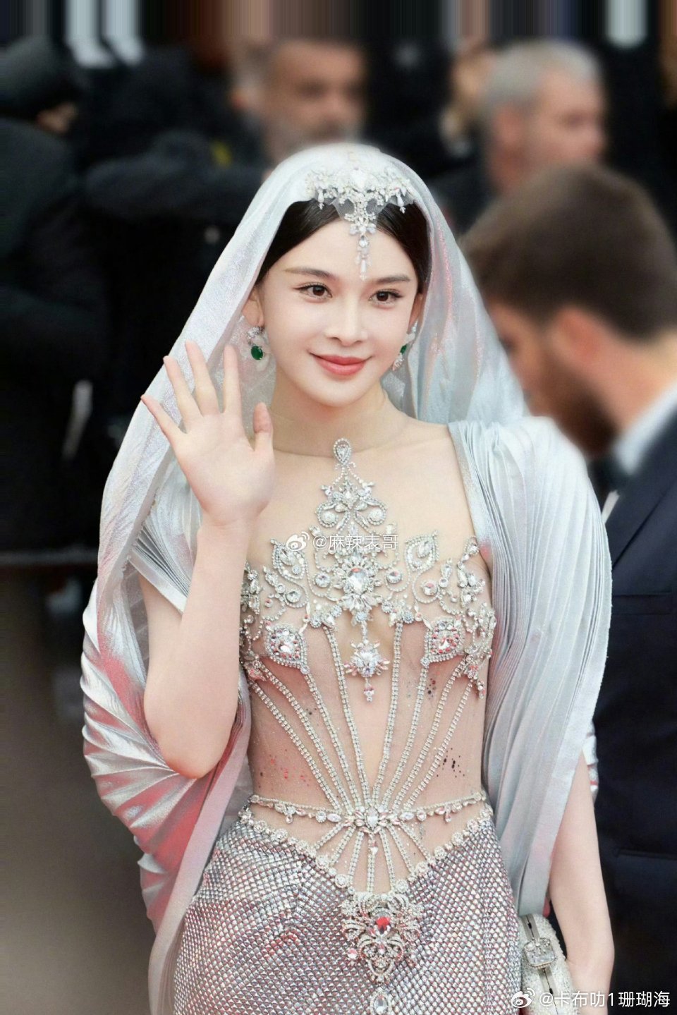 赵樱子戛纳内场照↓好像摄影师都不愿意拍她呀！ ​​​