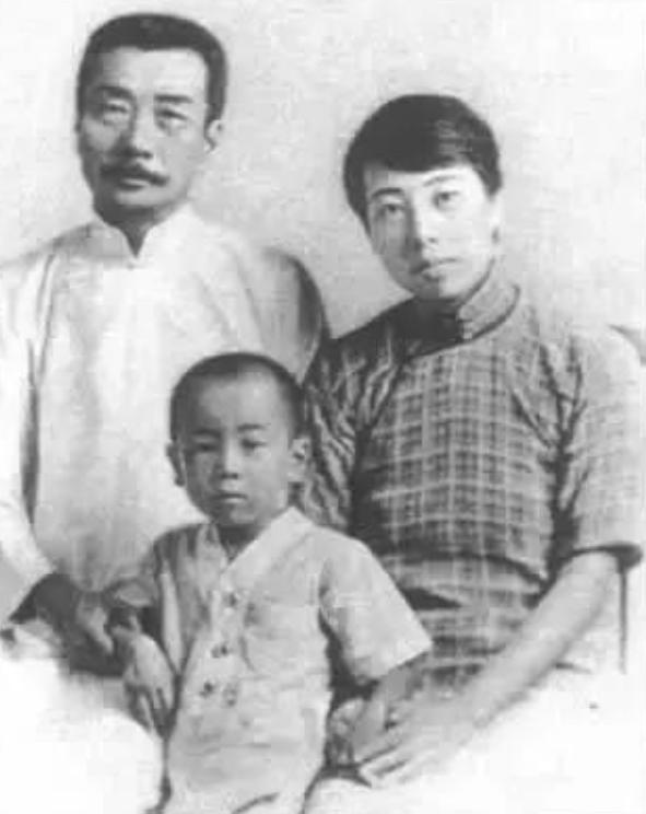 1936年，56岁的鲁迅开始大口吐血，鲁迅母亲得知后，发电报骂39岁的许广平：都