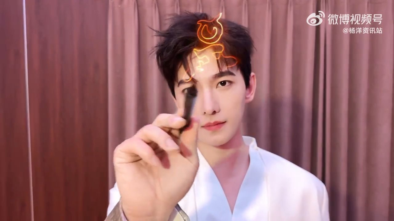 杨洋韩立对镜画符杨洋韩立下周见 杨洋韩立对镜画符期待开播，下周《凡人修仙传》开播