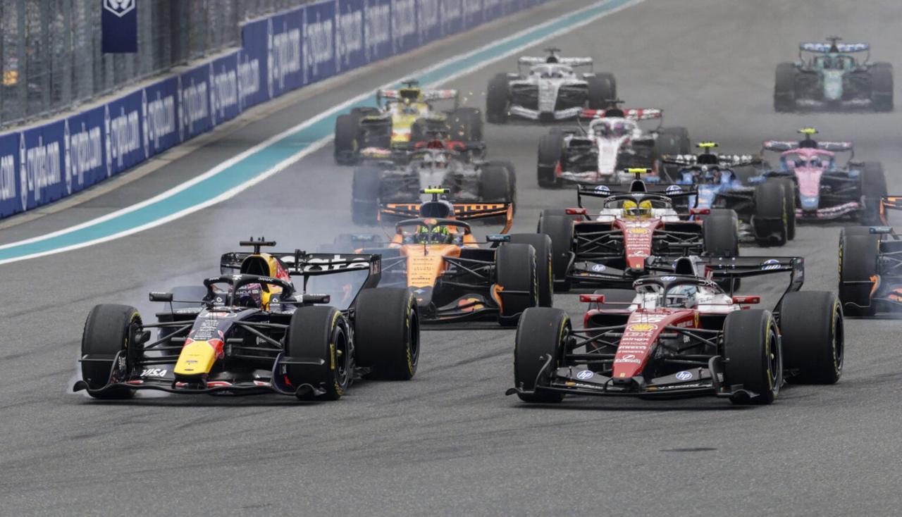 F1迈阿密站——威廉姆斯双车积分完赛：
威廉姆斯车队卡洛斯·塞恩斯与亚历山大·阿