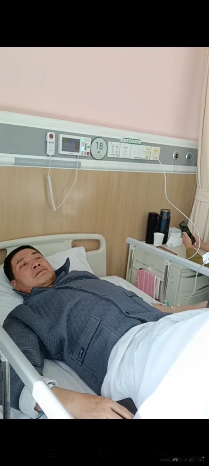 今天是农历的腊月初三，老公入院取内固定钢钉术后的第六天，身体恢复的很好，受伤的部