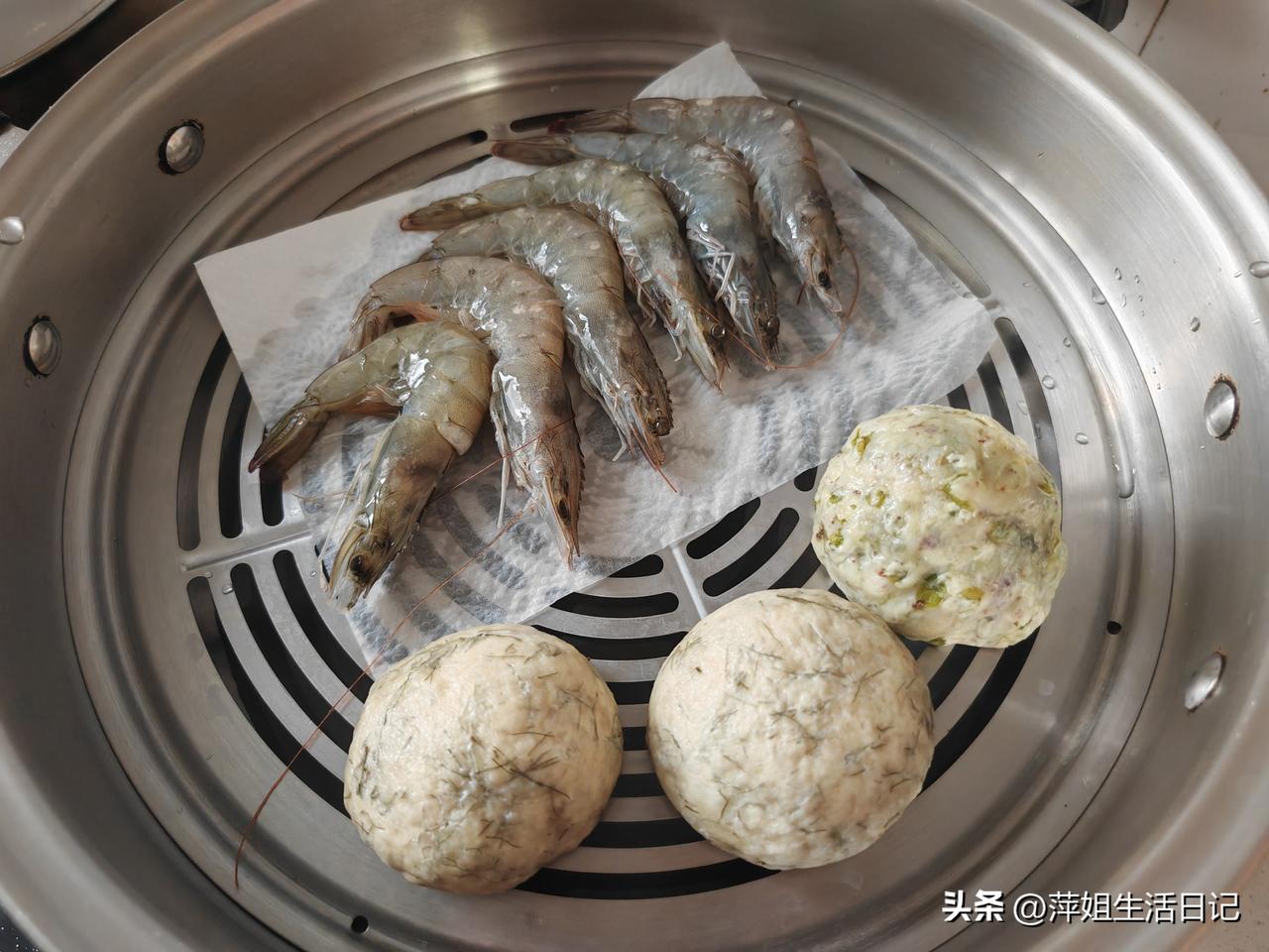 我和老公的晚餐分享～
老公差不多都是在超市吃午饭，如果中午吃的很丰盛，我晚饭尽量