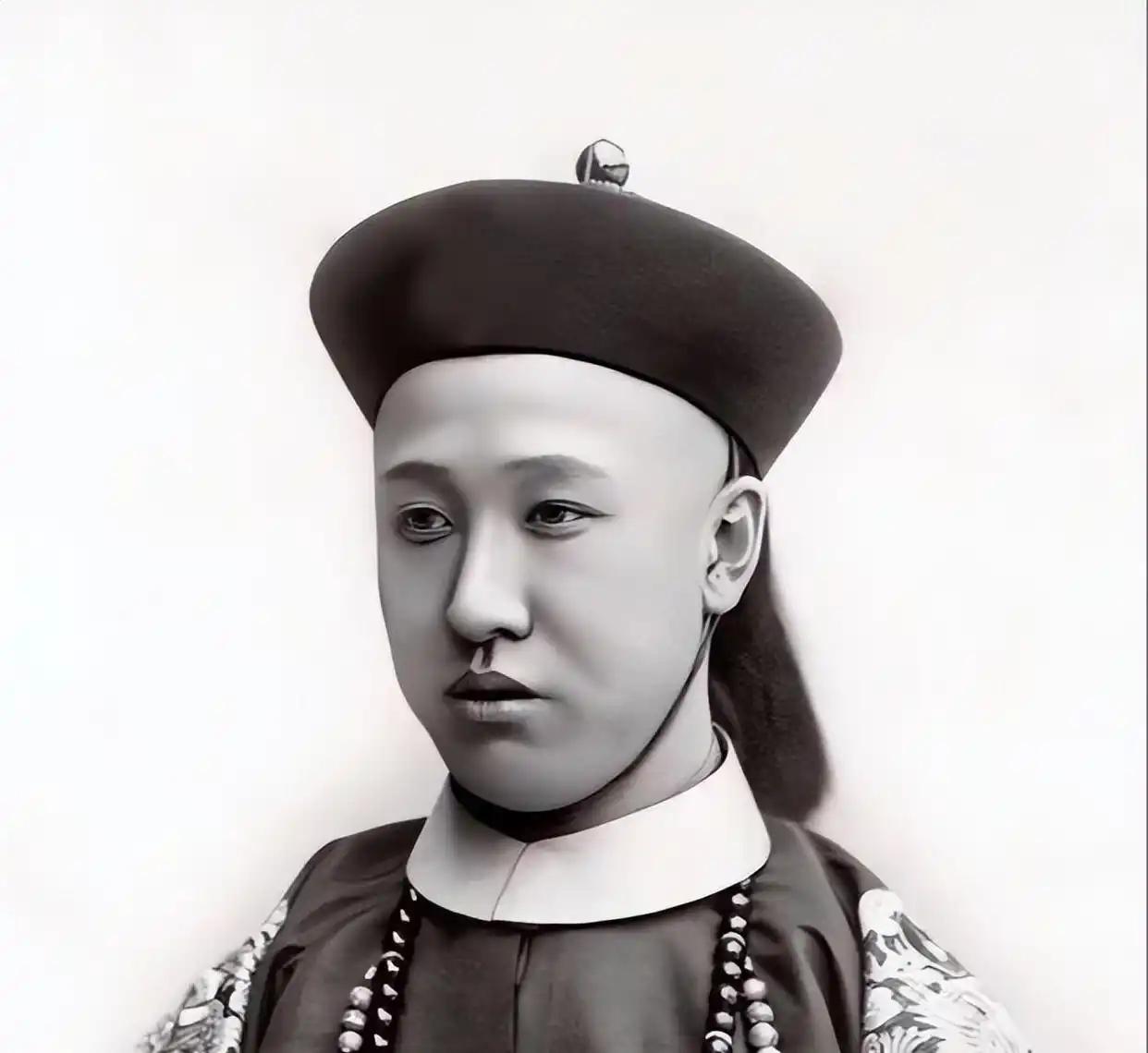 1900年德国公使克林德在京被杀，引发八国联军侵华。战后清廷被迫派醇亲王载沣赴德