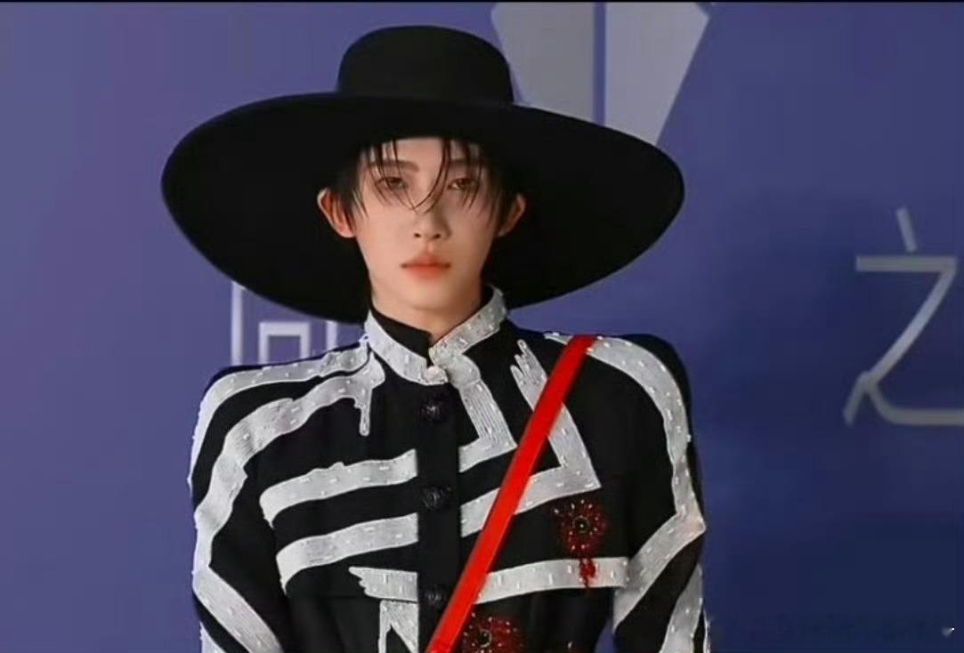 关晓彤、何与、刘宇、喻言、陈立农、小鬼王琳凯 时尚之夜红毯直播生图！为谁心动？ 