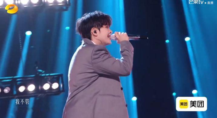 阿信尤长靖互动阿信给尤长靖鼓掌 阿信亲自来给尤长靖鼓掌，伤心的人别听慢歌第三名，