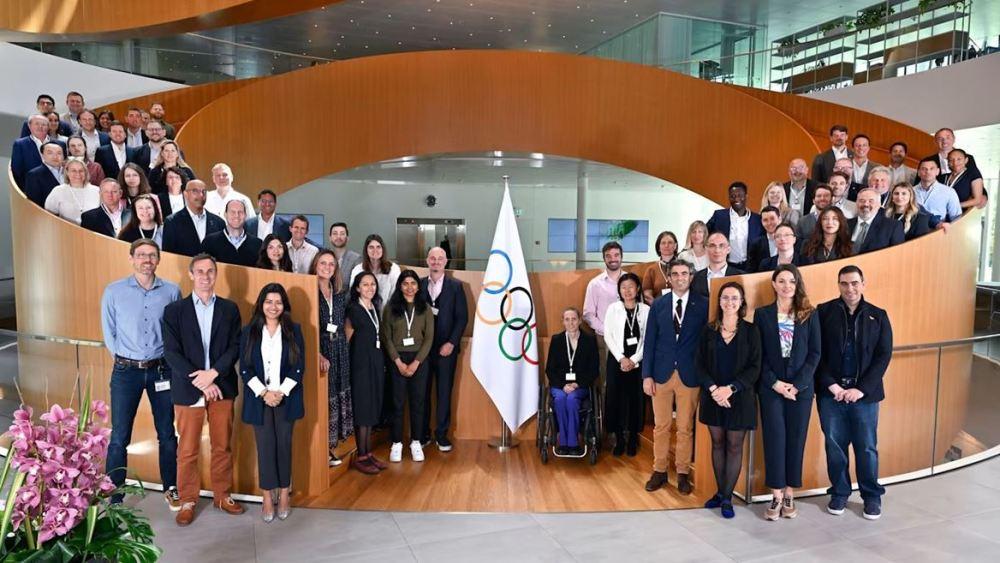 说起93年那事，很多人心里还是有个疙瘩。离梦想就差两票，功亏一篑。我们这边代表团