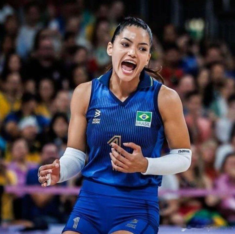 🆕巴西🇧🇷女排跳传自由人尼耶梅宣布怀孕，暂停职业生涯#女排[超话]# ​​