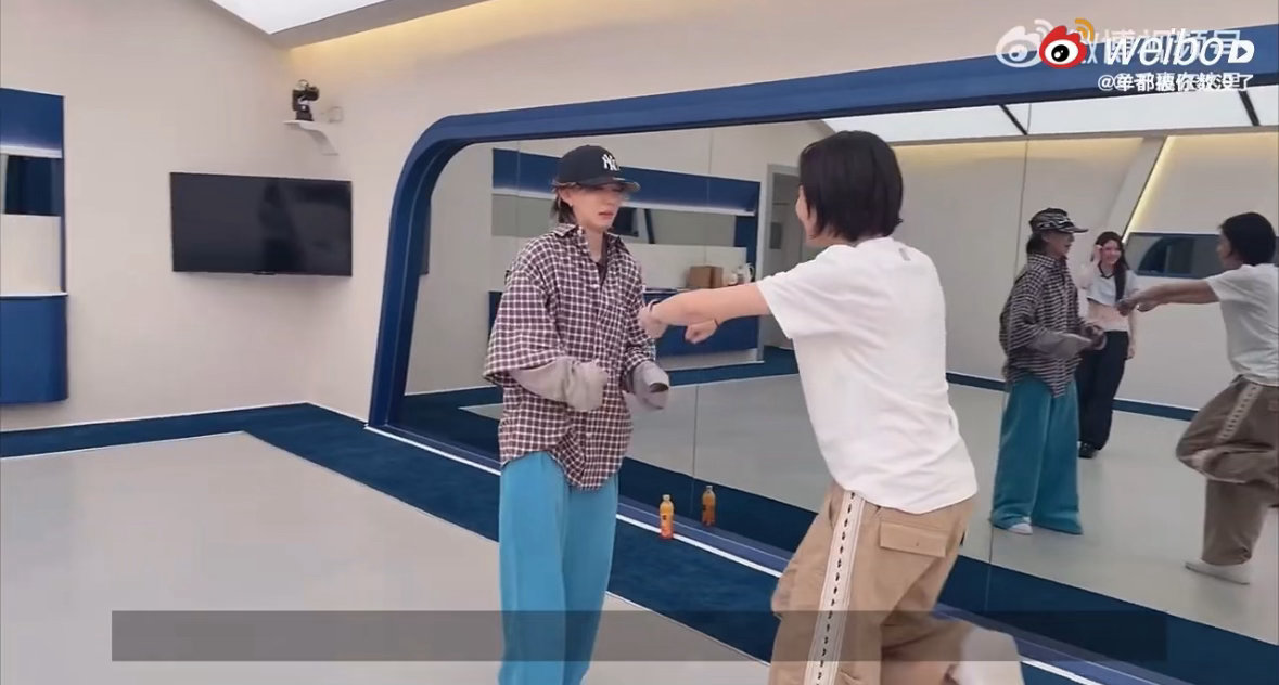 曾沛慈见到李斯丹妮秒变小迷妹难得的梦幻联动惊喜碰面，曾沛慈妥妥把小迷妹的状态演绎