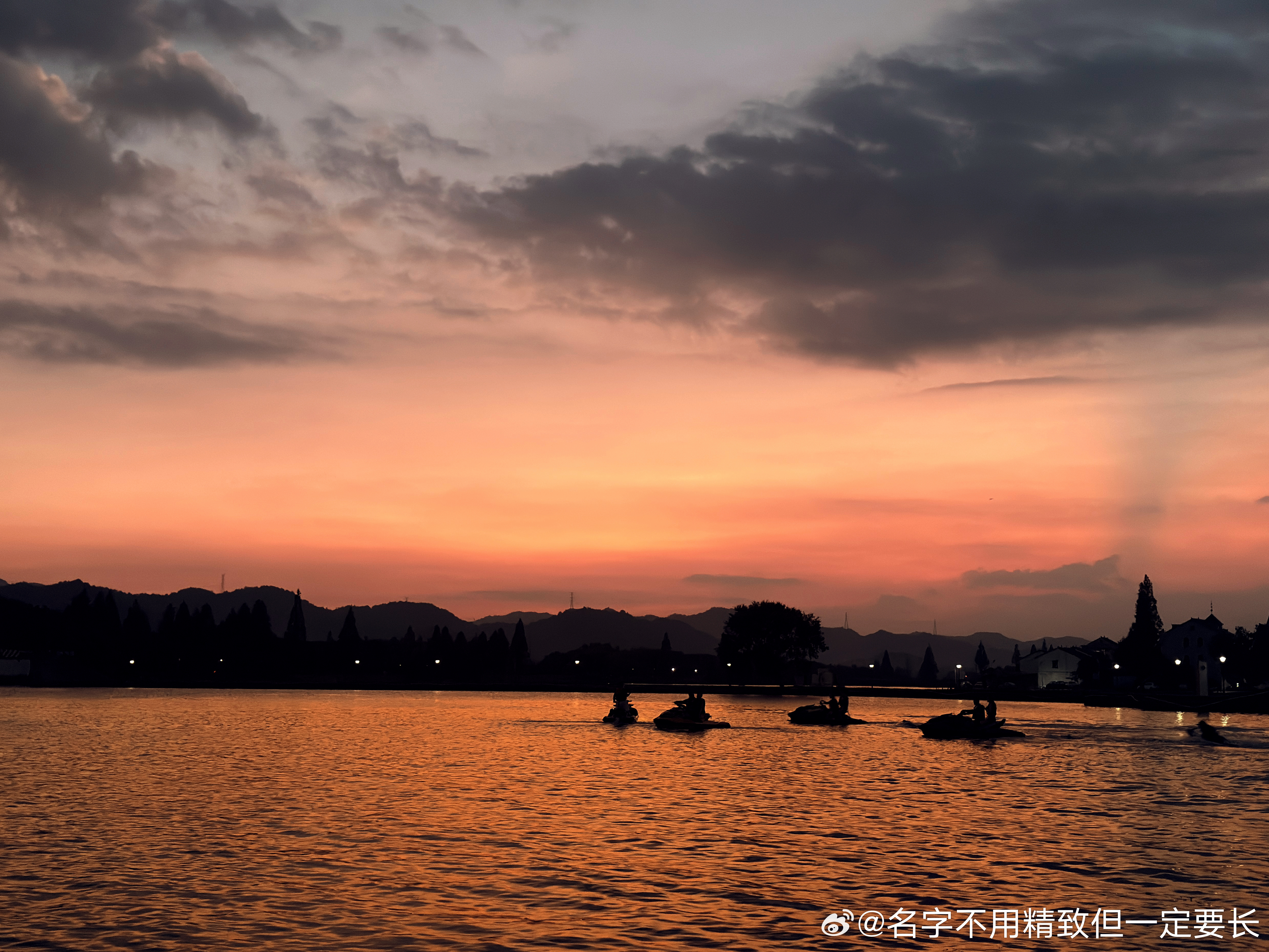 土象拍自己不行，但镜头下的风景那是相当的好看辣。落日晚霞[超话] ​​​