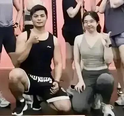 黄先生就是脾气太好了，梁女士才这么胆大。不想对方不忠，可以有一个协议，谁偏离轨道
