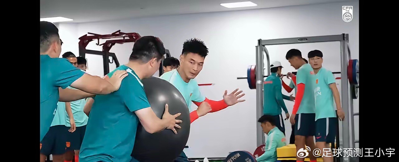 官方：拜合拉木等三人因伤退出中国男足根据中国男足发布的公告，离开国足的三个球员分