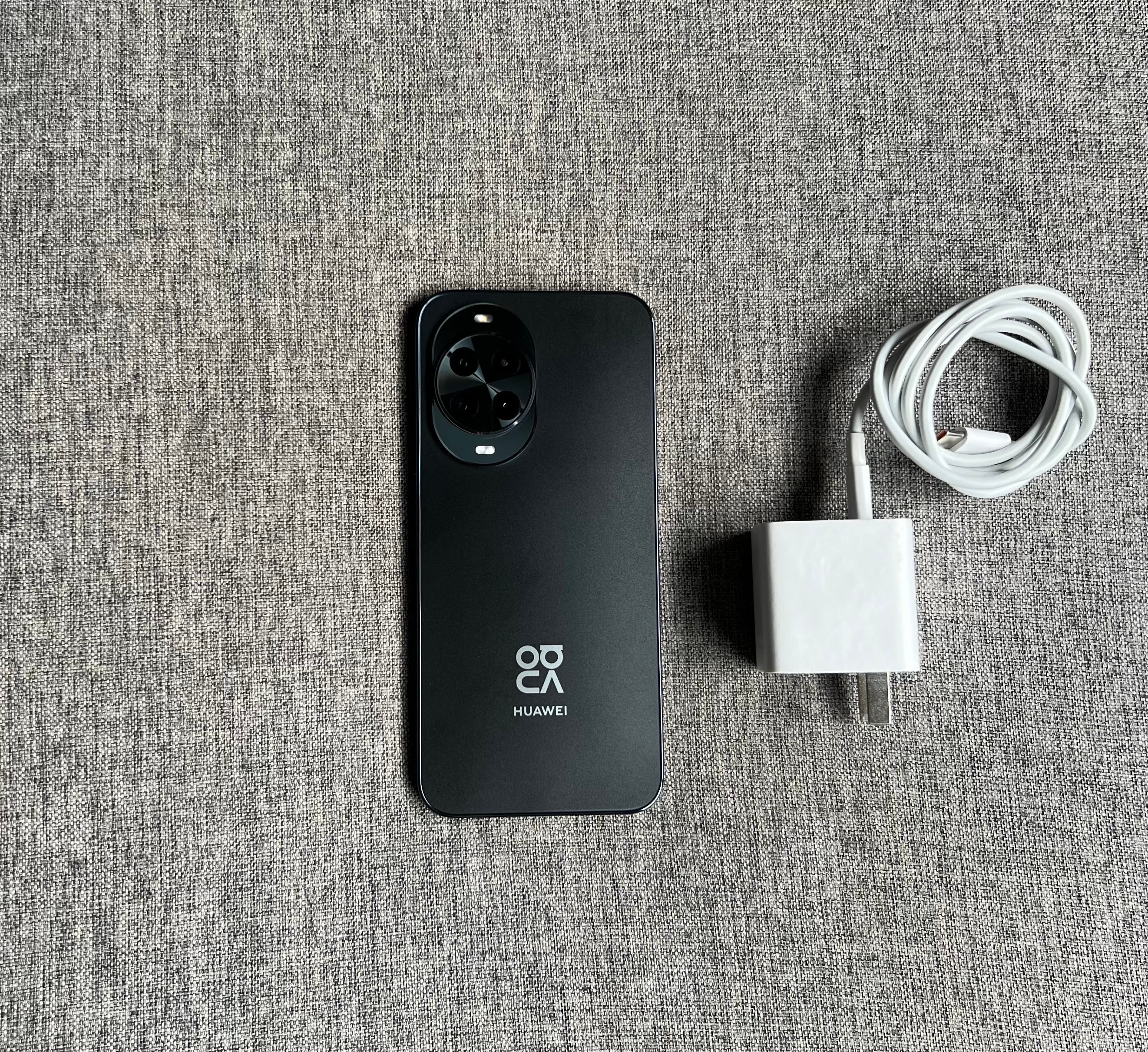 华为Nova14 12+512G 羽砂黑，屏幕完美，中框轻微划痕，带原装100W