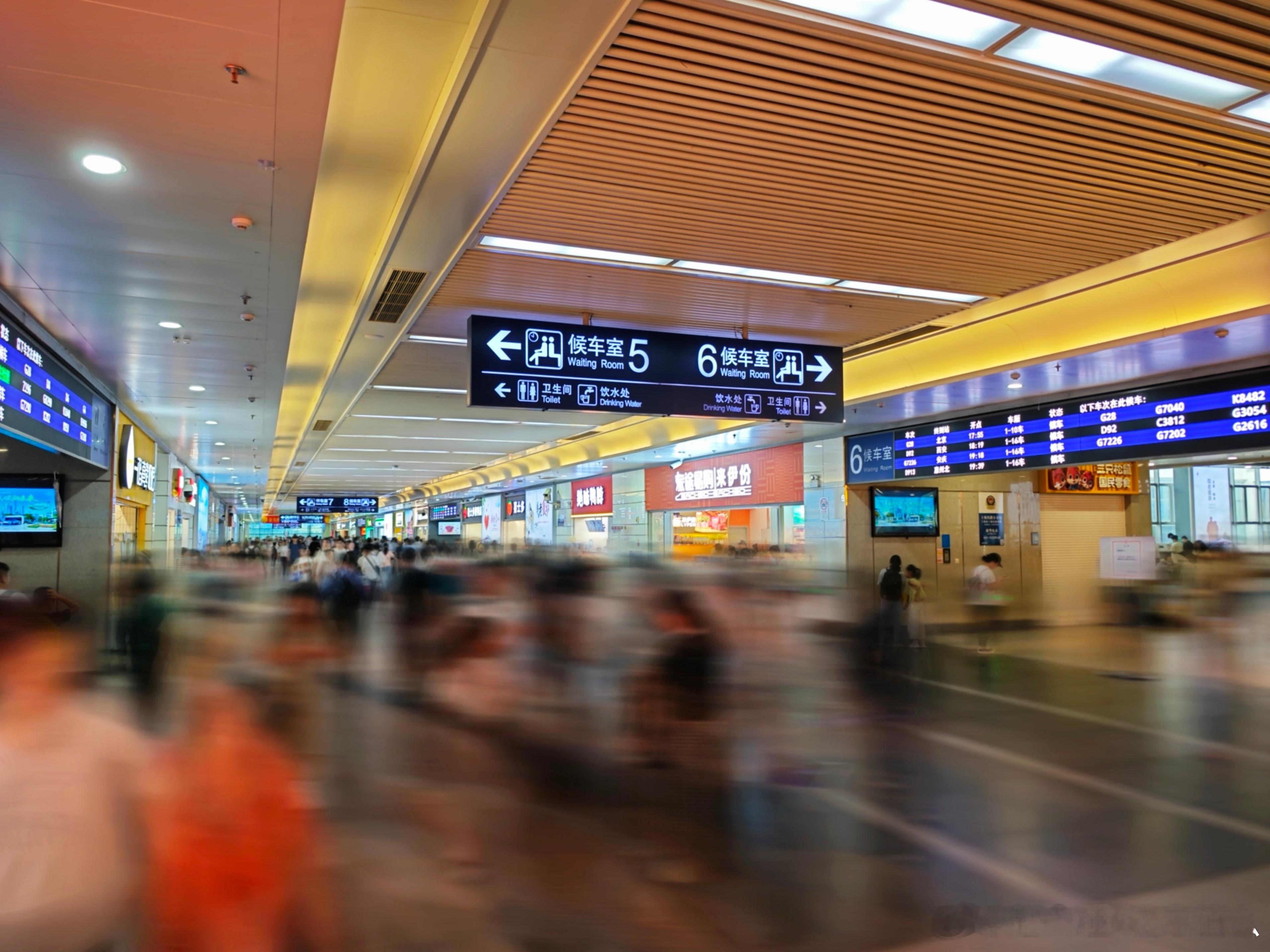 2026年第一趟高铁 上海·上海站南广场