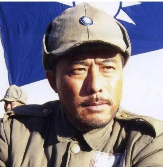 1948年12月22日，解放军攻入新保安， 35军军长郭景云很顽固，掏出手枪连开