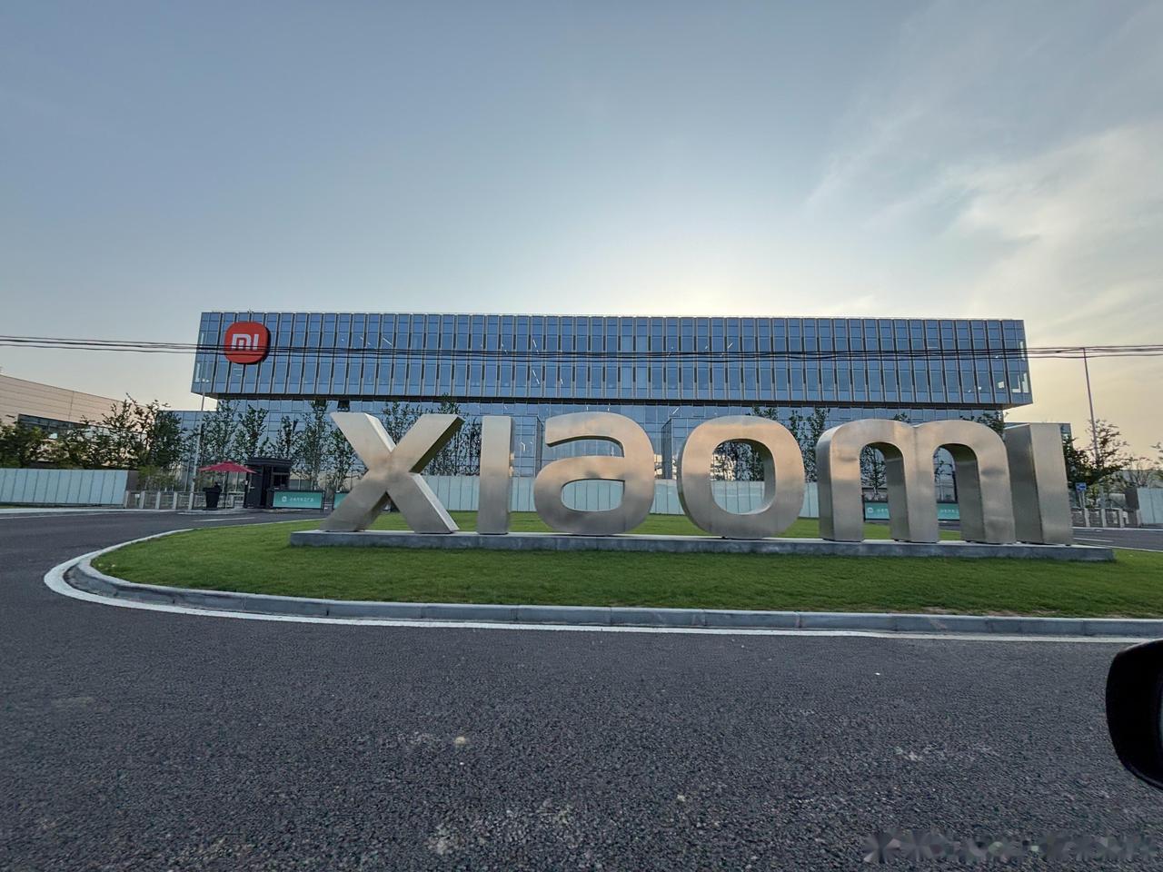 很多人都有疑惑，第三季度小米居然比比亚迪赚得利润还多，啥原因？答案就在业务之外的