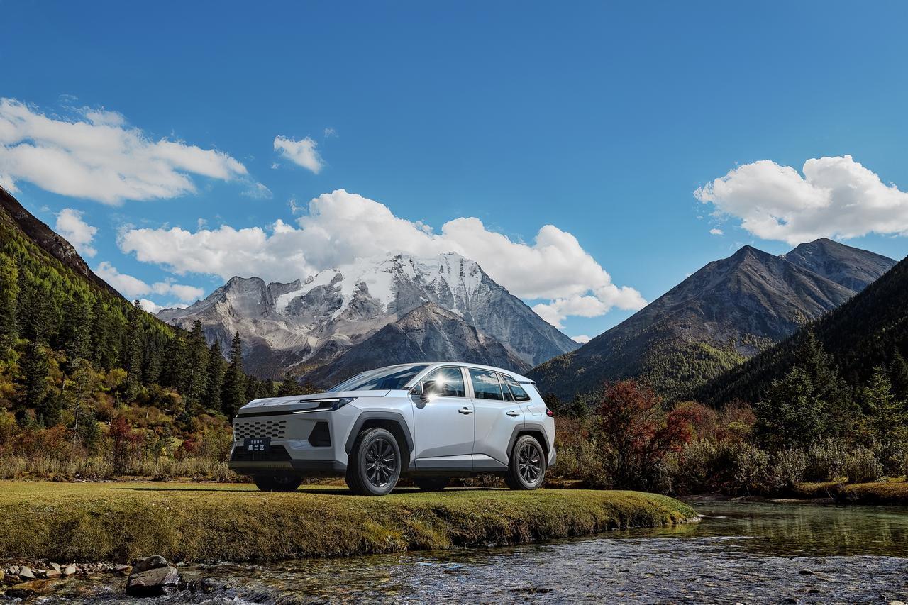 今晚又有个朋友问我，十三万八买威兰达是不是被丰田割了韭菜？我盯着他手机里那个旋转