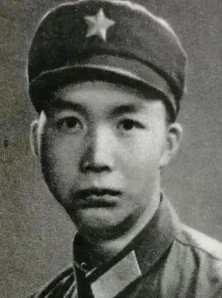 1979年，一个叫高华忠的士兵，接到了掩护全营撤退的死命令。战斗结束，任务完成，