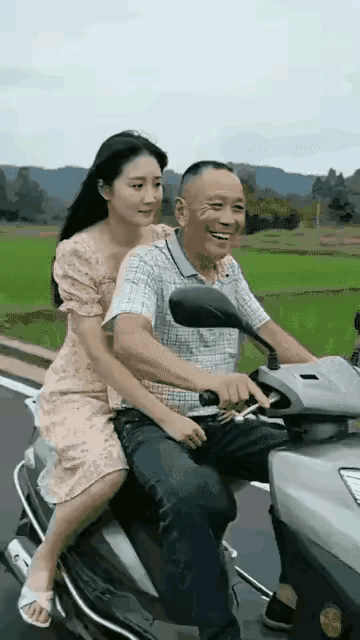 爱情就该这模样:让你激动，让你羡慕，让你回忆——

他——
老夫聊发少年狂，
爱