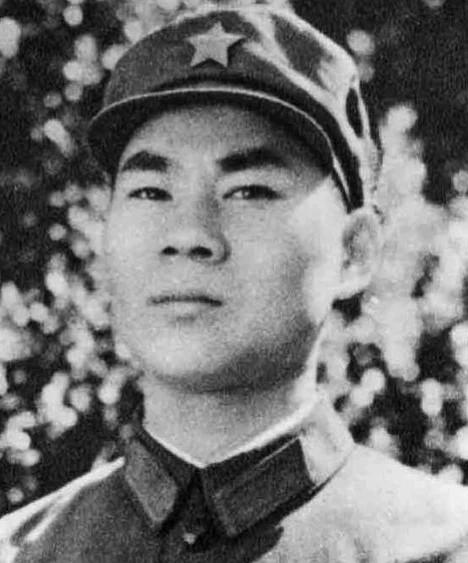 1979年，经过9天8夜的爬行，他血淋淋的下半身早已腐烂长满了蛆虫，看到前方的一