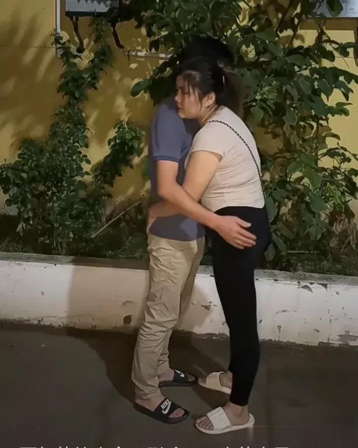 当断不断反受其乱，恭喜这女的做出了正确的选择
         