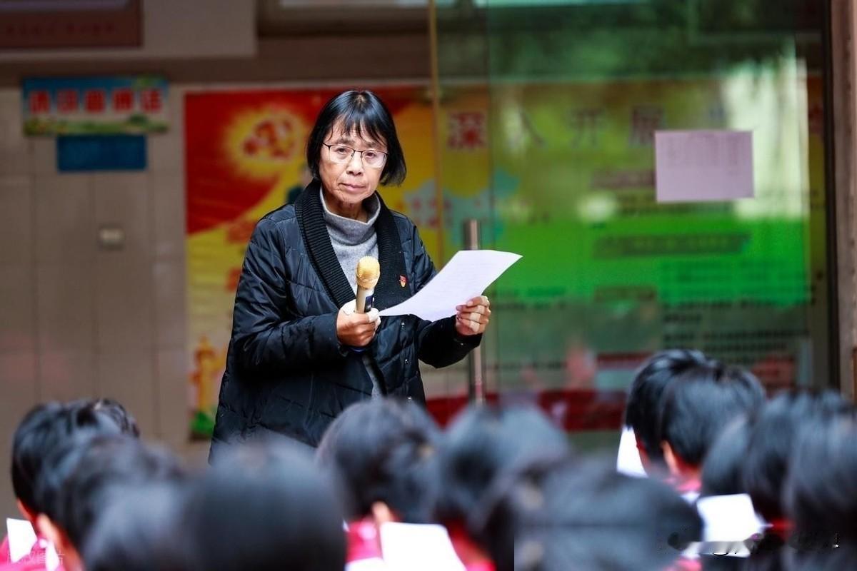 高考再次印证张桂梅:教育最大的骗局,就是盲目推崇"释放天性"

天​还没亮透，一